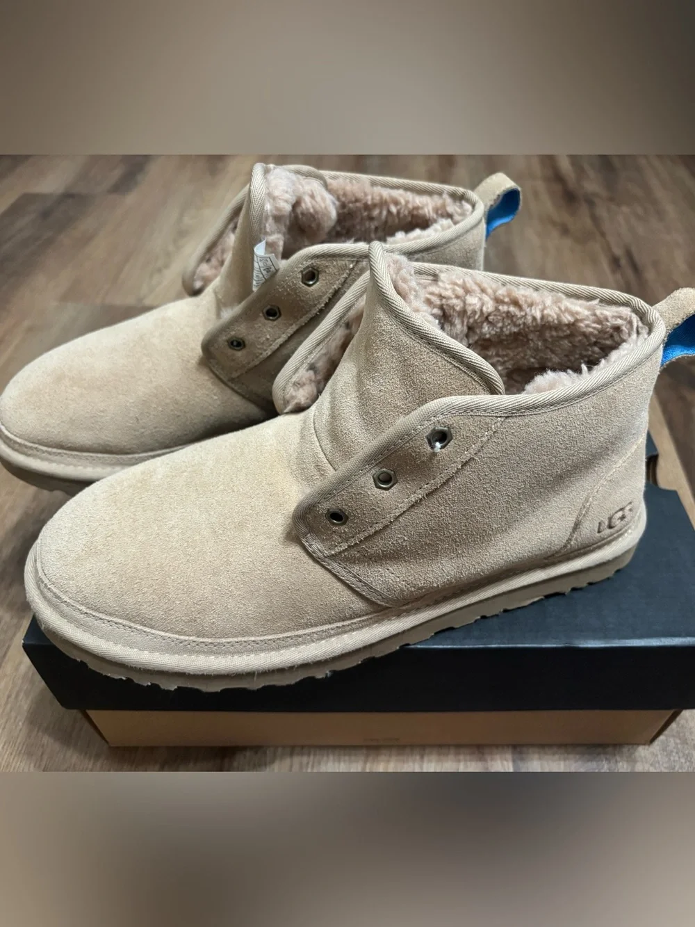Like new men’s Ugg neumel boot color ssnt sand size 12